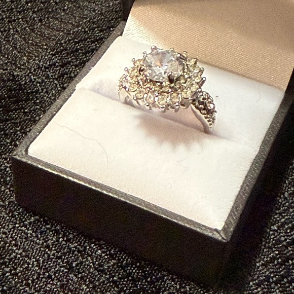 Elegant Silver plated Snowflake Women's Ring - Picture 3 of 6